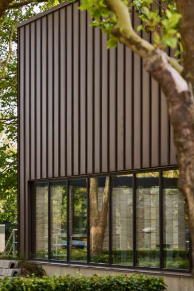New sports hall in the “forest” wrapped in acorn-brown steel profiles, Risskov Efterskole, Tretommervej 31A, 8240 Risskov, Denmark